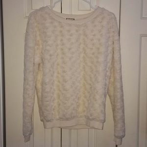 Eyeshadow Sweater Cream